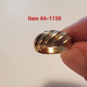 1 Gold Ring. item # A -1138, wt . 5 grams . size 5.5